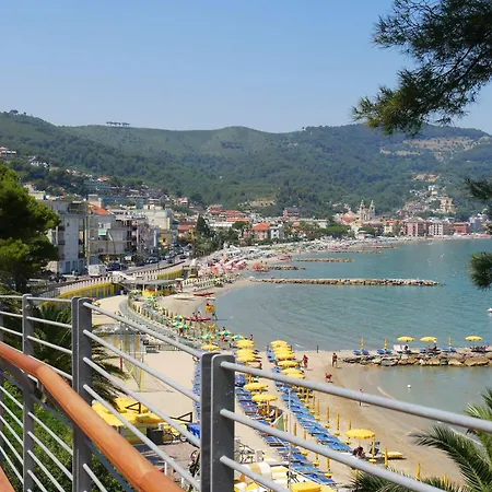 Il Tulipano Giallo 100m From The Sea - Happy アパート *