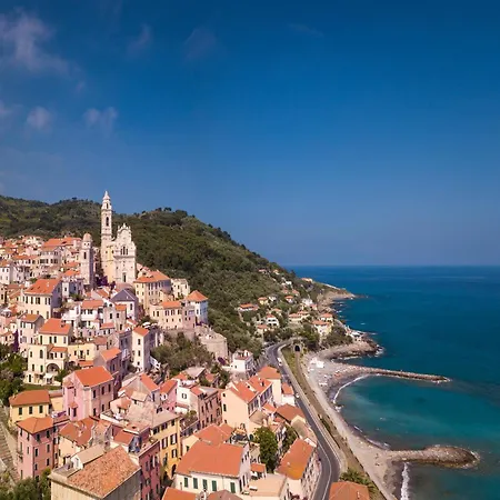 Il Tulipano Giallo 100m From The Sea - Happy